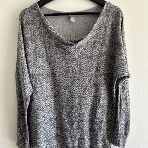 Chico’s Leopard Print Lightweight career Scoop Long Sleeve  Swester SZ 2 Large